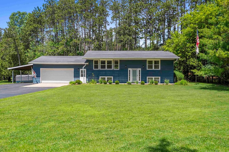 131 Dekard Rd, Little Suamico, WI 54141