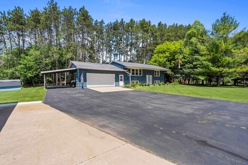 131 Dekard Rd, Little Suamico, WI 54141