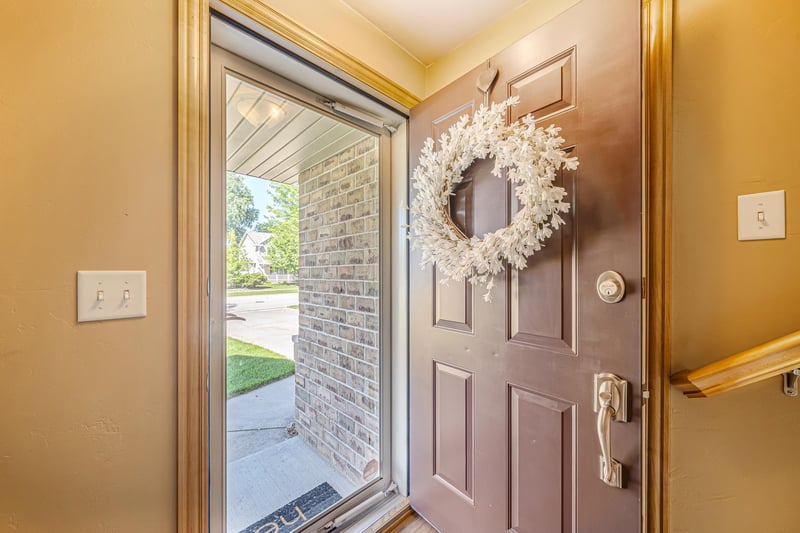 2014 Charles St, De Pere, WI 54115