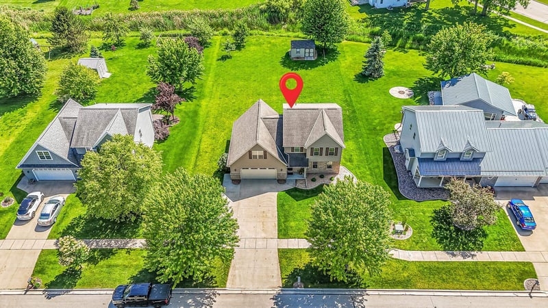 2014 Charles St, De Pere, WI 54115