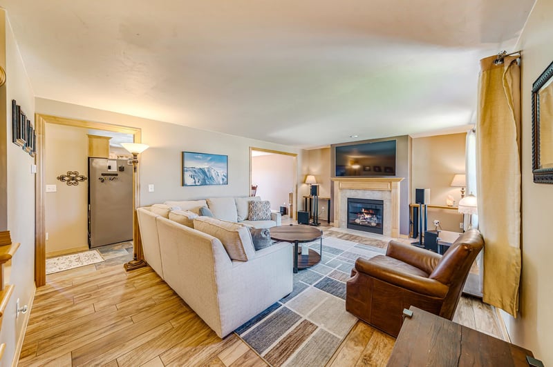 2014 Charles St, De Pere, WI 54115
