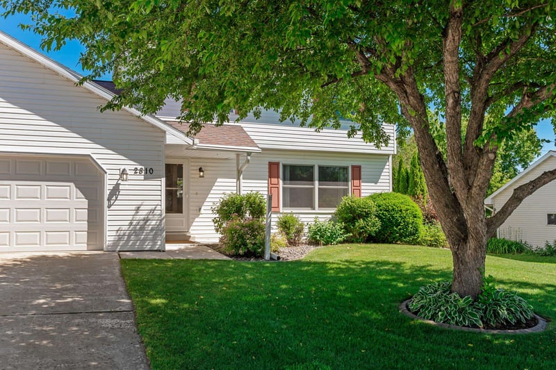 2810 Riveridge Ln, Green Bay, WI 54313-9535