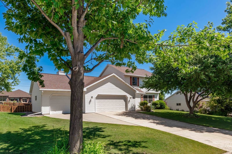 2810 Riveridge Ln, Green Bay, WI 54313-9535