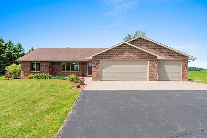 2847 Stump Rd, New Franken, WI 54229