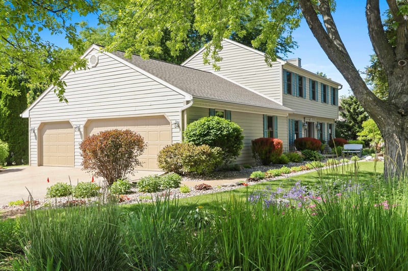 2920 Thunderbyrd Trl, Green Bay, WI 54313-5800
