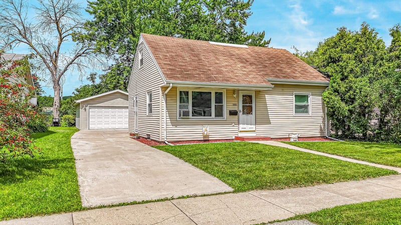 180 Denhardt Ave, Neenah, WI 54956
