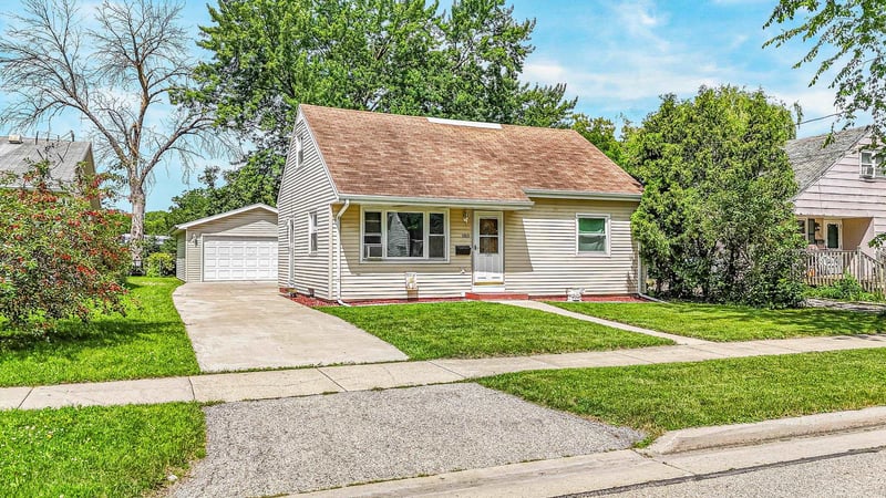 180 Denhardt Ave, Neenah, WI 54956