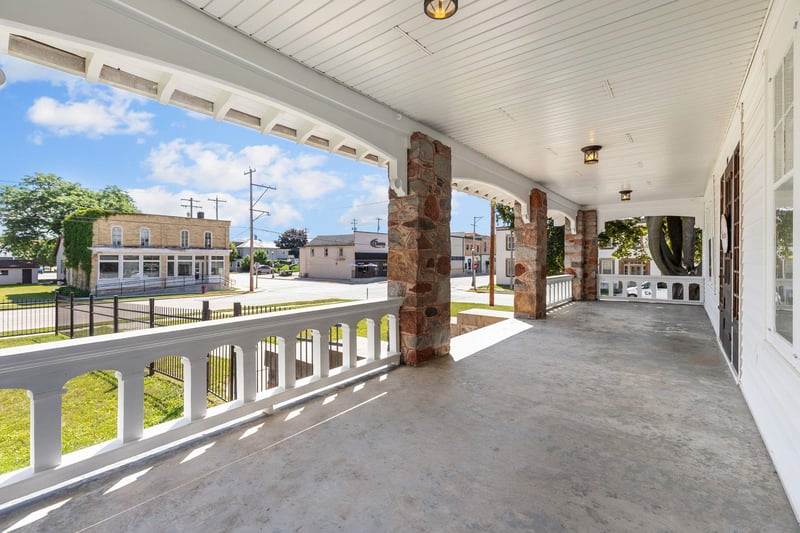105 State St, Chilton, WI 53014-1353