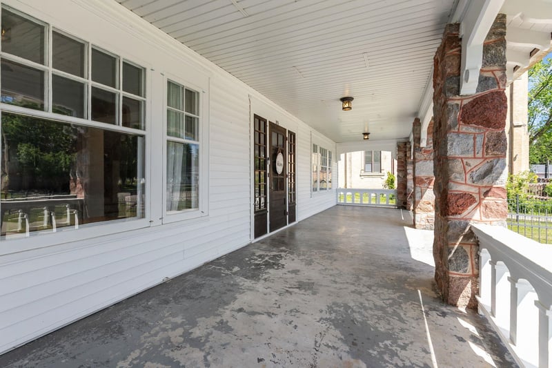 105 State St, Chilton, WI 53014-1353