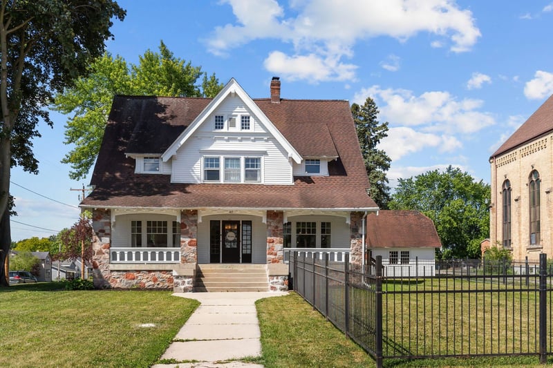 105 State St, Chilton, WI 53014-1353