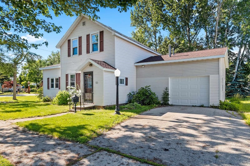 113 Adams St, Oconto, WI 54153