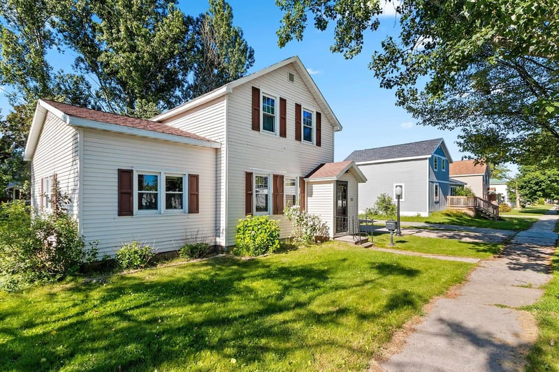 113 Adams St, Oconto, WI 54153