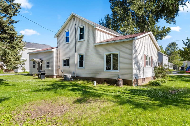 113 Adams St, Oconto, WI 54153