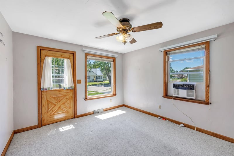 1192 Bond St, Green Bay, WI 54303