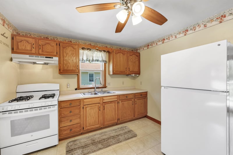 1192 Bond St, Green Bay, WI 54303