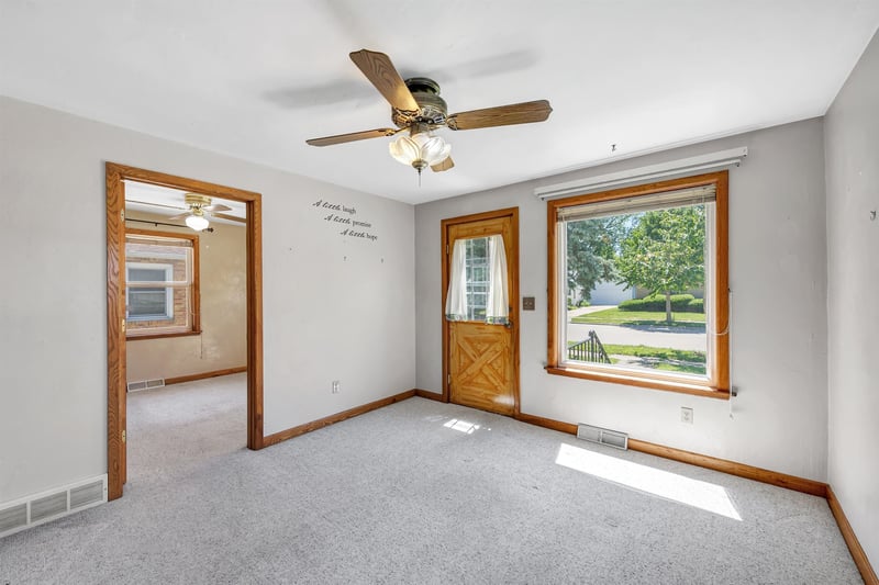 1192 Bond St, Green Bay, WI 54303