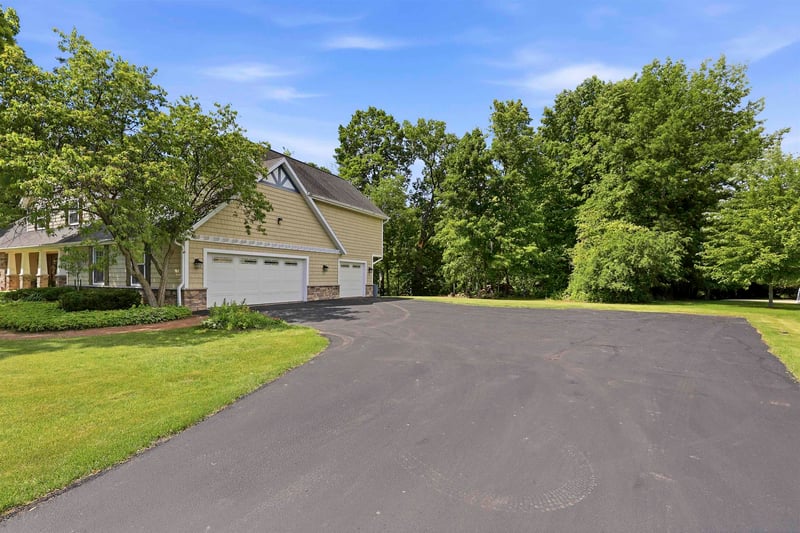 W2530 Brookhaven Dr, Appleton, WI 54915