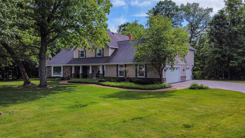 W2530 Brookhaven Dr, Appleton, WI 54915