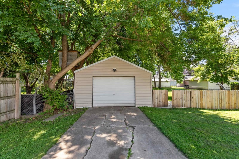23 Nevada Ave, Oshkosh, WI 54901-2953