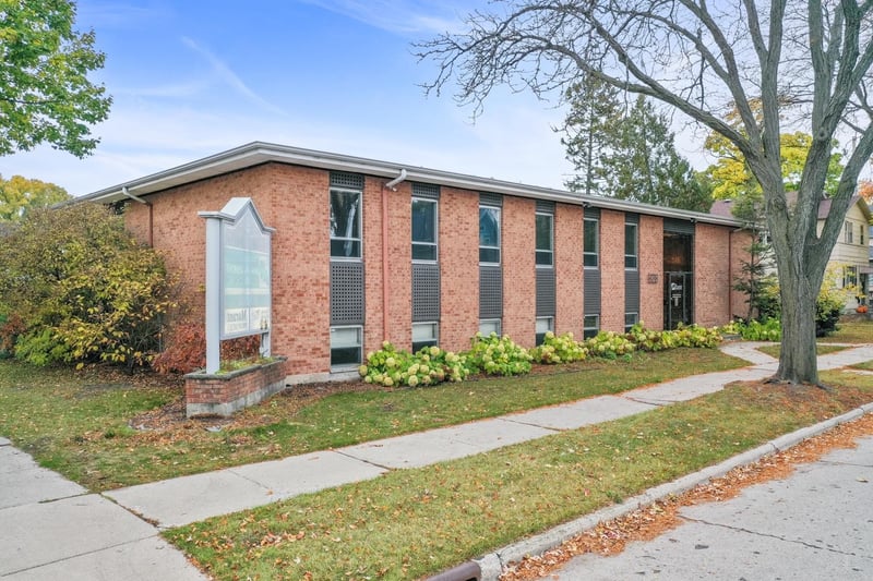 828 Cherry St, Green Bay, WI 54301-4840