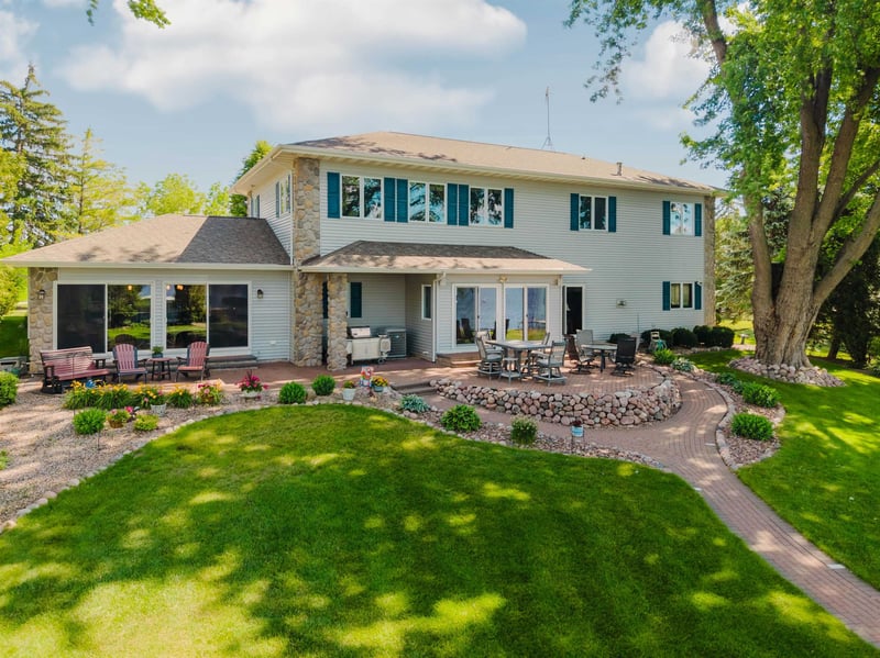 5457 Nickels Dr, Oshkosh, WI 54904-9530