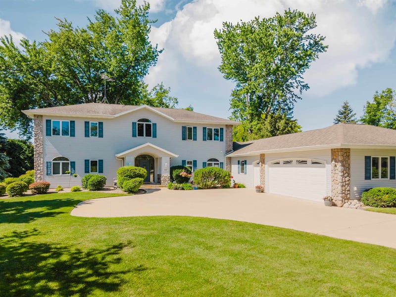 5457 Nickels Dr, Oshkosh, WI 54904-9530