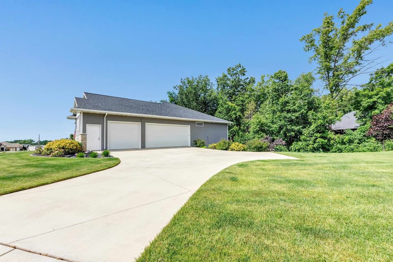 3371 Largo Ridge Ct, Green Bay, WI 54311-4423