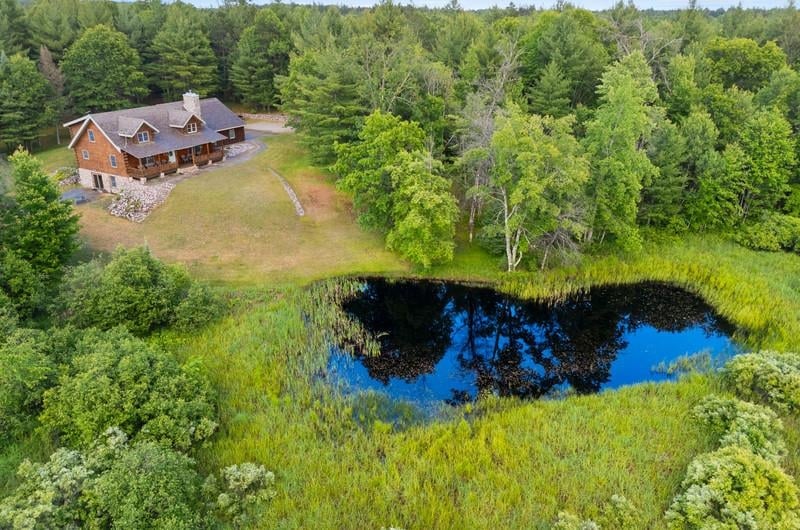12084 Up North Ln, Crivitz, WI 54114