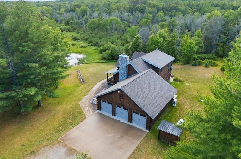 12084 Up North Ln, Crivitz, WI 54114