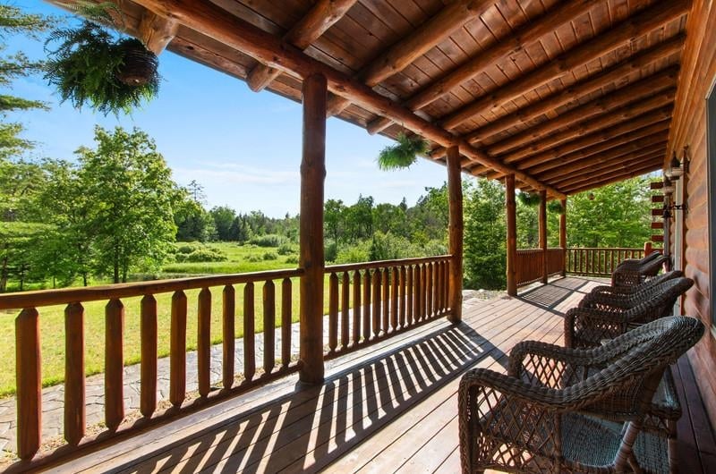 12084 Up North Ln, Crivitz, WI 54114