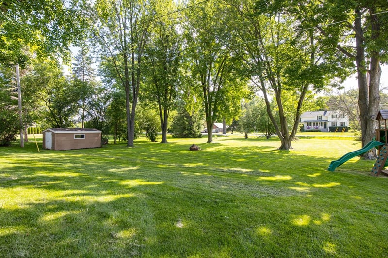 2674 Woodcrest Dr, Neenah, WI 54956