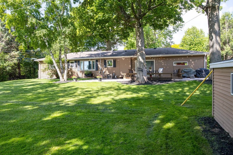 2674 Woodcrest Dr, Neenah, WI 54956