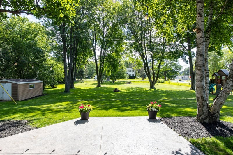 2674 Woodcrest Dr, Neenah, WI 54956