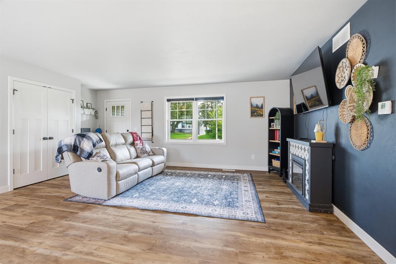 312 John St, Kimberly, WI 54136