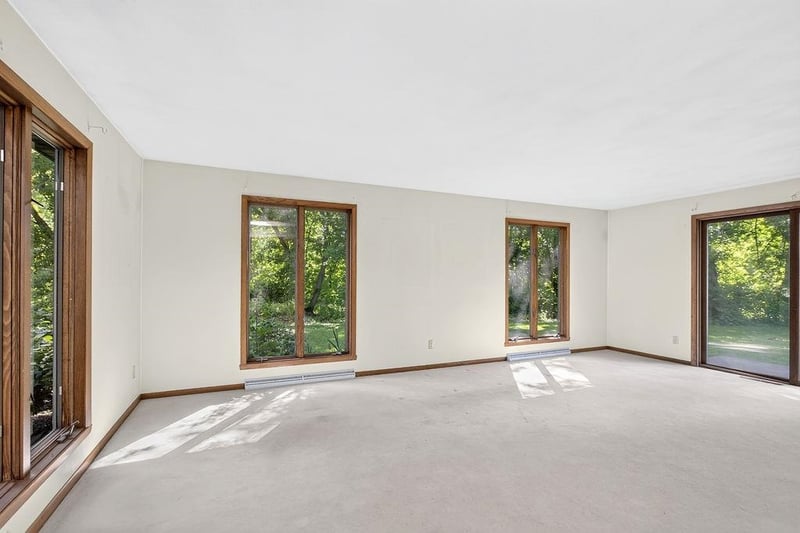 382 Lake Rd, Menasha, WI 54952