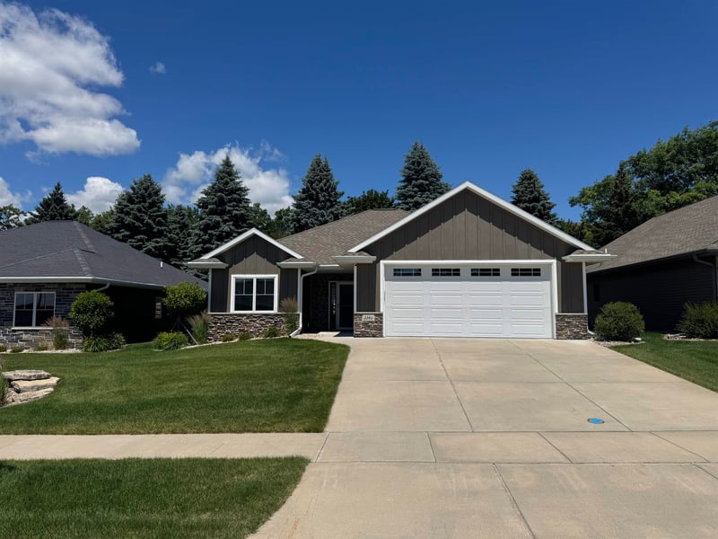 3346 Stone Ridge Dr #13, Green Bay, WI 54313