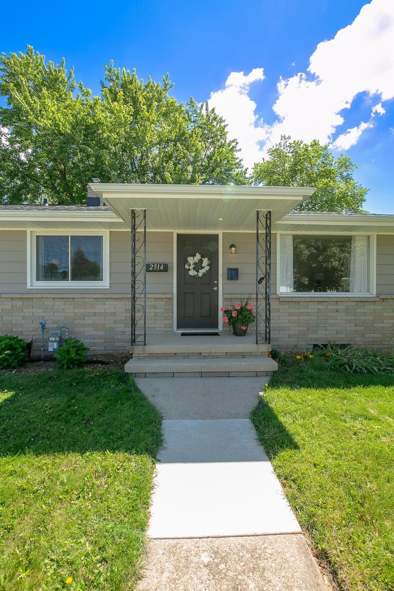 2514 Owaissa St, Appleton, WI 54911