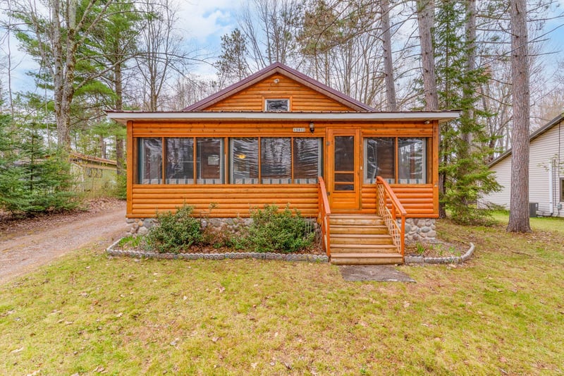 13412 Kresse Ln, Mountain, WI 54149-9501