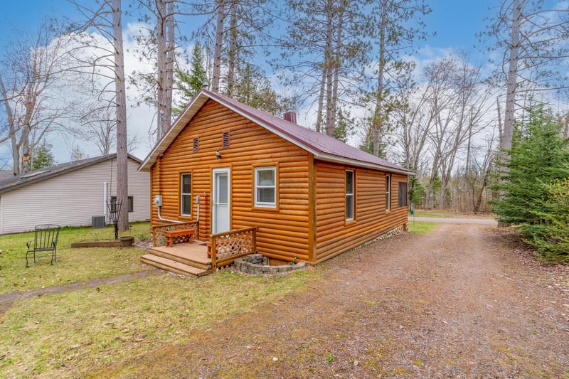 13412 Kresse Ln, Mountain, WI 54149-9501