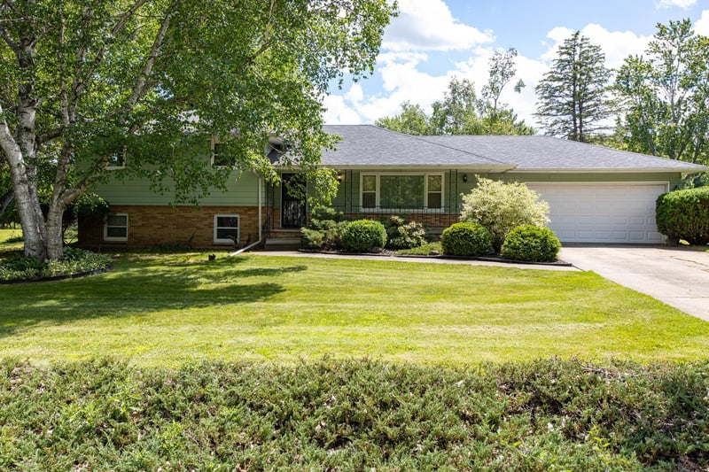 6054 Rosewood Dr, Appleton, WI 54913