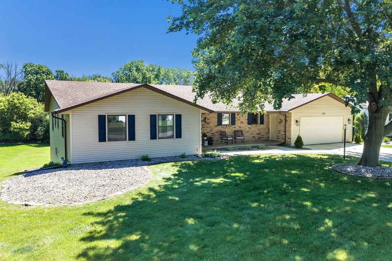 2851 Blue Jay Ln, Green Bay, WI 54313-5801