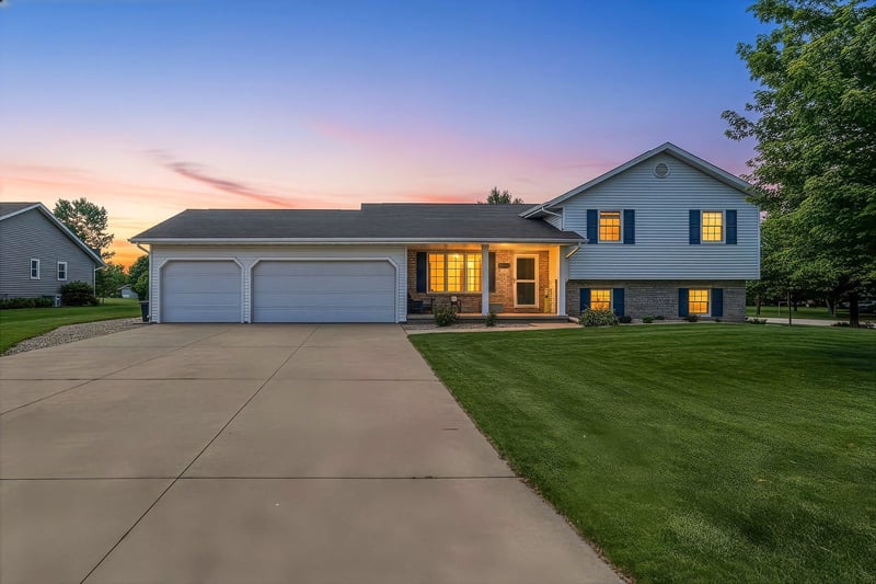 N9443 Handel Dr, Appleton, WI 54915