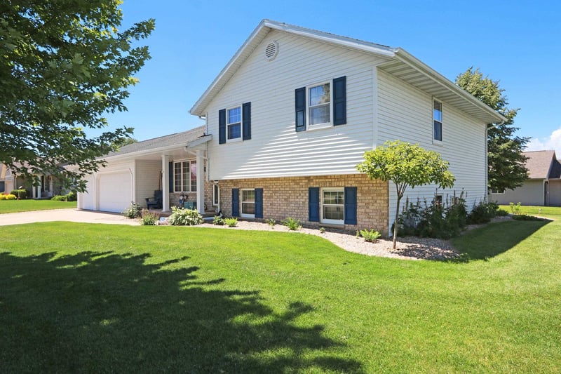 N9443 Handel Dr, Appleton, WI 54915