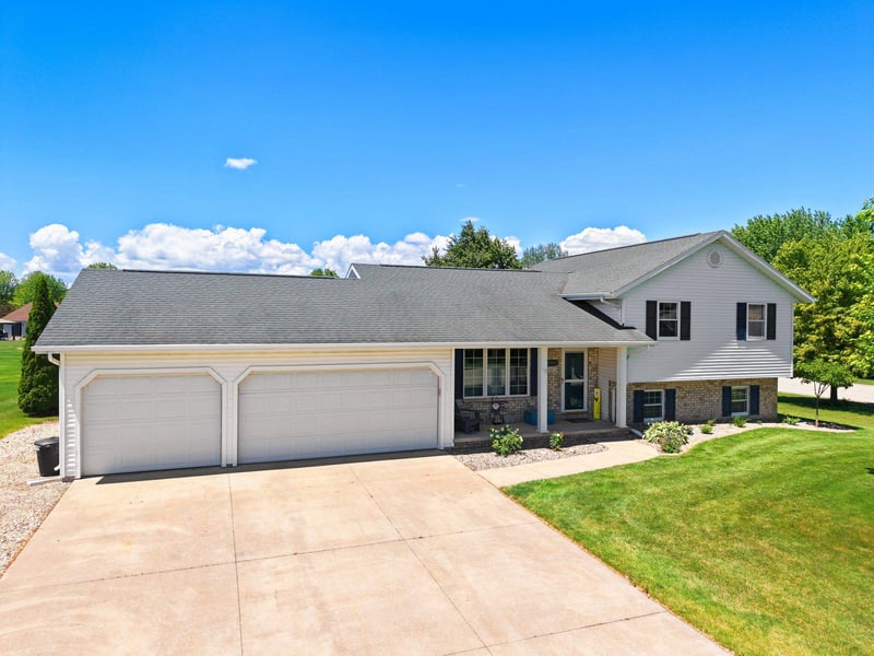 N9443 Handel Dr, Appleton, WI 54915