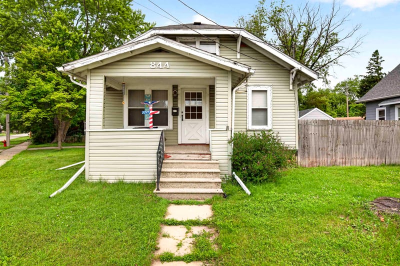 844 Appleton Rd, Menasha, WI 54952-2448