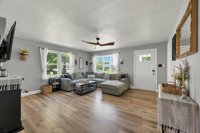 1016 7th St, De Pere, WI 54115