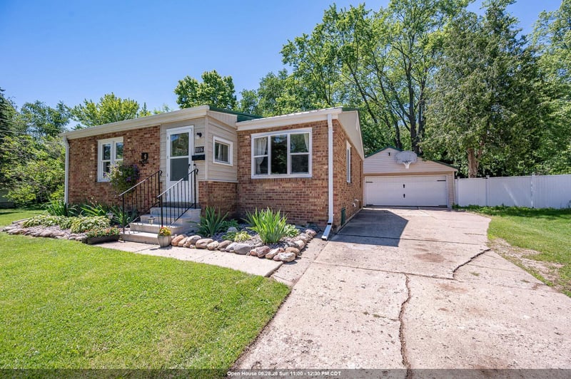 1016 7th St, De Pere, WI 54115