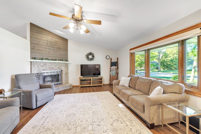 2035 Point Rd, Green Bay, WI 54313