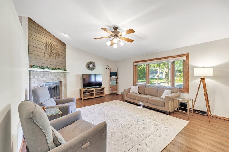 2035 Point Rd, Green Bay, WI 54313