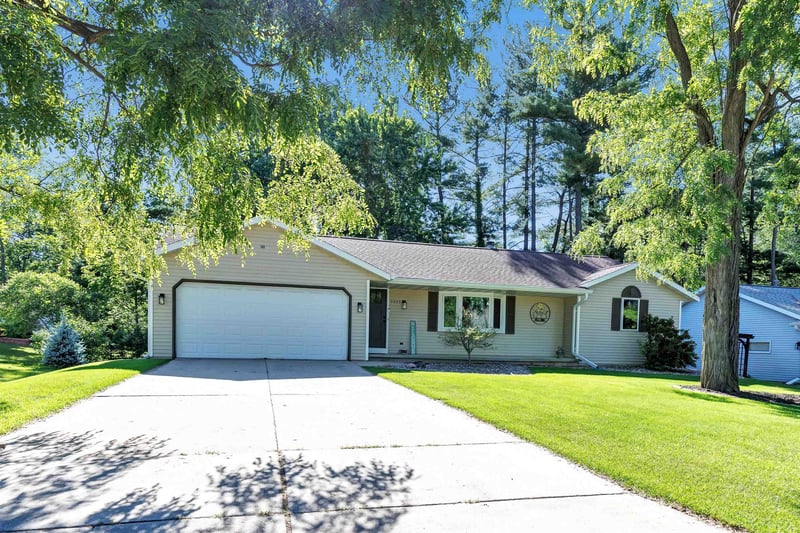 2035 Point Rd, Green Bay, WI 54313